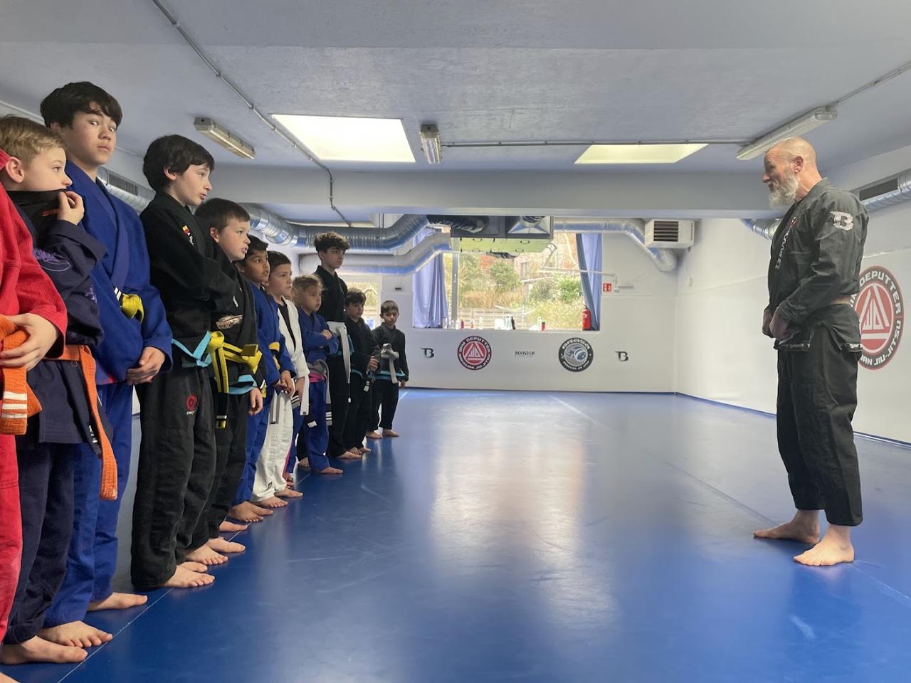 Belgian Para Commando giving a BJJ training session to the kids