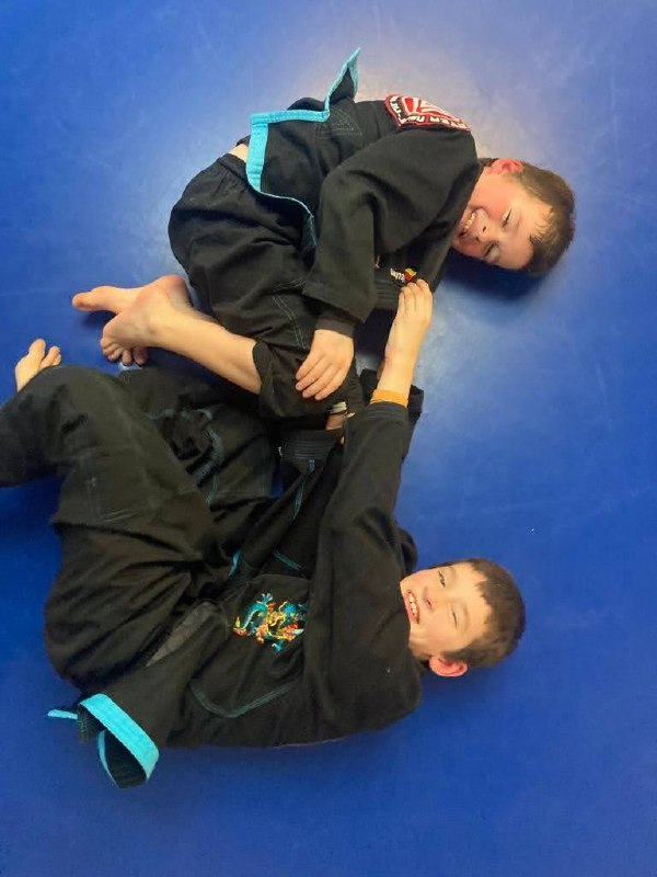 Alexander rolling with his brother Andreas on the mats
