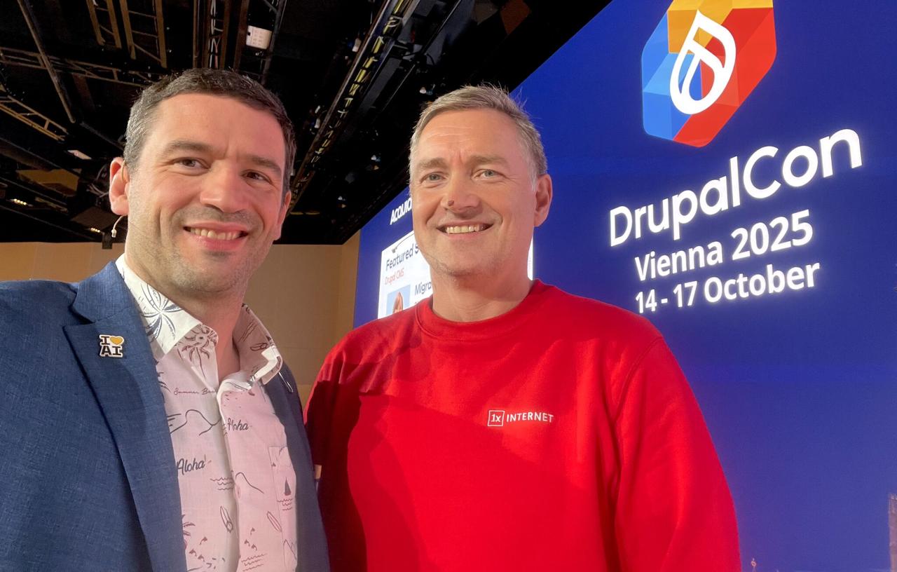 Frederik and Christoph Breidert in front of the DrupalCon Vienna sign